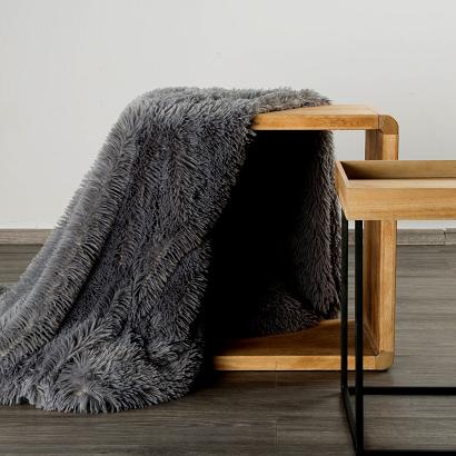 Koc narzuta TIFANY 170x210 Design91 stalowy o strukturze futra