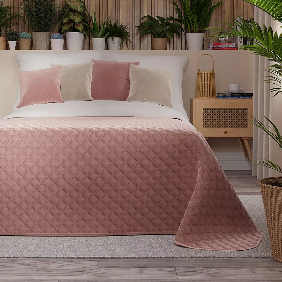 Narzuta dekoracyjna VELVI 170x210 pikowana w geometryczny wzór ciemnopudrowa
