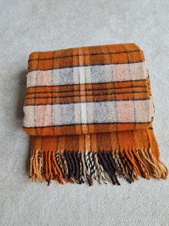 Koc wełniany z frędzlami 150x200 wełna polska krata miodowy brązowy