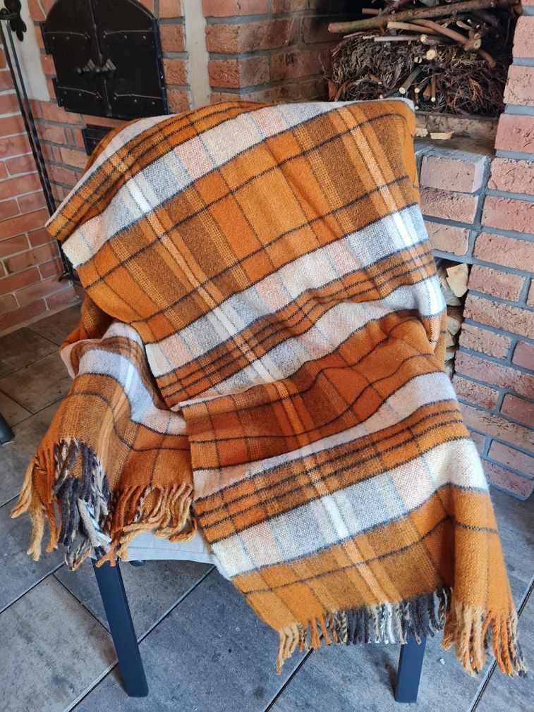 Koc wełniany z frędzlami 150x200 wełna polska krata miodowy brązowy