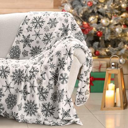 Koc świąteczny KOC21 150x200 Eurofirany biały z granatowym wzorem śnieżynek