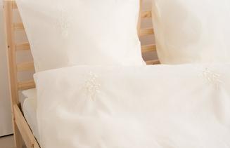 Pościel haftowana z prześcieradłem 160x200 kremowa