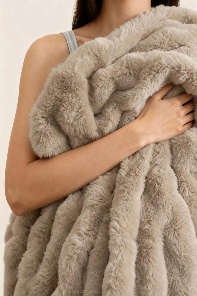 Taupe Gruby Futrzany Koc z Mikrofibry 150x200 Bunny