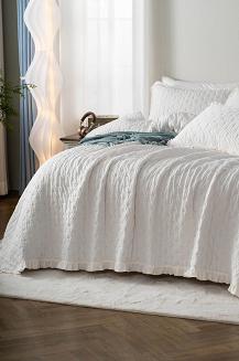 Poszewka karbowana struktura do narzuty Amour 45x45 biała pikowana z falbanką