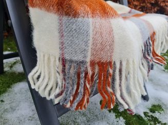 Koc wełniany z frędzlami 150x200 wełna nowozelandzka krata terakota ekri szary czerwony