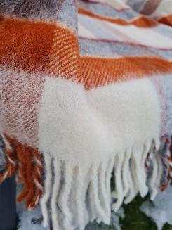 Koc wełniany z frędzlami 150x200 wełna nowozelandzka krata terakota ekri szary czerwony