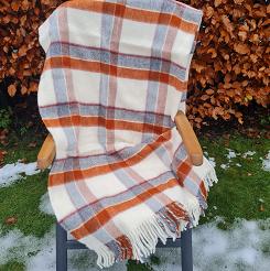 Koc wełniany z frędzlami 150x200 wełna nowozelandzka krata terakota ekri szary czerwony