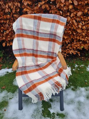 Koc wełniany z frędzlami 150x200 wełna nowozelandzka krata terakota ekri szary czerwony