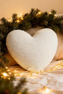 Poduszka dekoracyjna świąteczna z bukli 44x35 Białe Serce