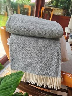 Koc wełniany z frędzlami 150x200 DIAGONAL wełna nowozelandzka popiel