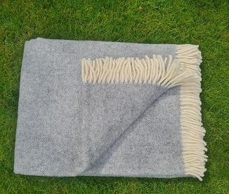 Koc wełniany z frędzlami 150x200 DIAGONAL wełna nowozelandzka popiel