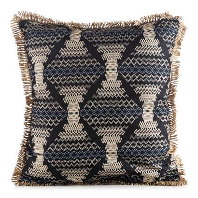 Poszewka dekoracyjna wodoodporna GARDEN 45x45 Eurofirany czarna w nadruk geometryczny z frędzlami