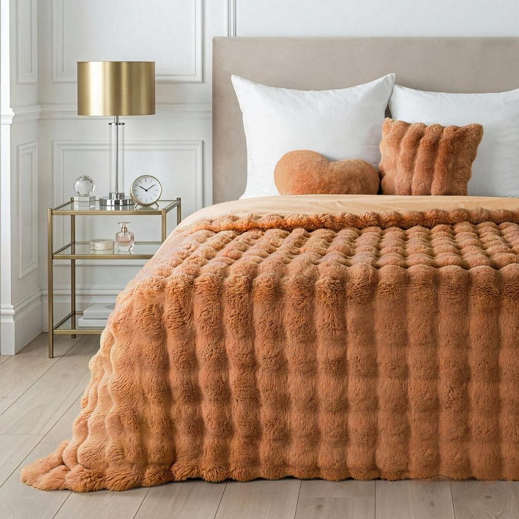 Koc narzuta dekoracyjna LILY 200x220 miodowy futrzany i puszysty z efektem 3D