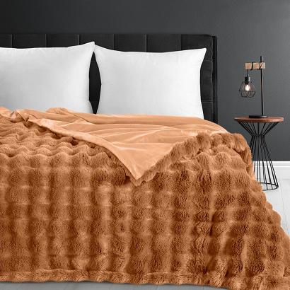 Koc narzuta dekoracyjna LILY 200x220 miodowy futrzany i puszysty z efektem 3D