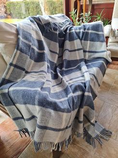 Koc wełniany z frędzlami 160x200 kratka szary granatowy