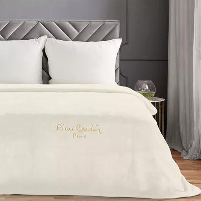 Koc Pierre Cardin CLARA1 220x240 Pierre Cardin Eurofirany kremowy puszysty i ciepły haftowane logo