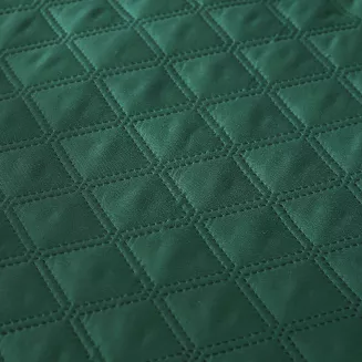 Narzuta dekoracyjna RUFFY 140x200 pikowana z falbanką butelkowa zieleń