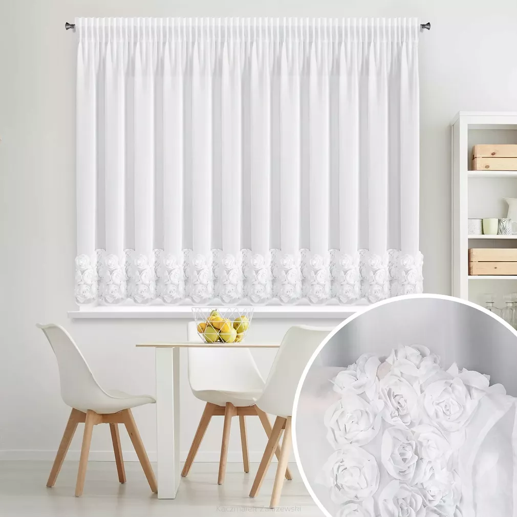 Firana gotowa z szyfonu na taśmie ROSES 400x160 Eva Minge Eurofirany biała z 3 pasami róż