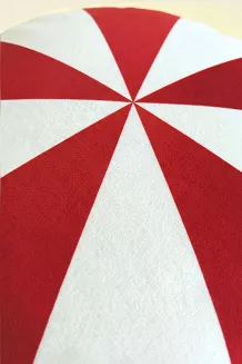 Poduszka dekoracyjna świąteczna Cukierek 38x38 welurowa pasy biała czerwona