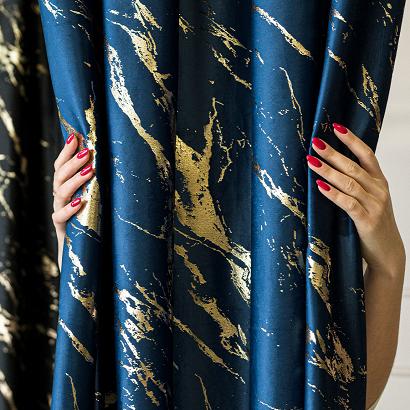 Zasłona gotowa na przelotkach MARMA 140x250 granatowa ze złotym nadrukiem