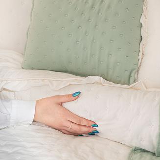 Narzuta dekoracyjna z falbaną WERONA 170x210 ecru