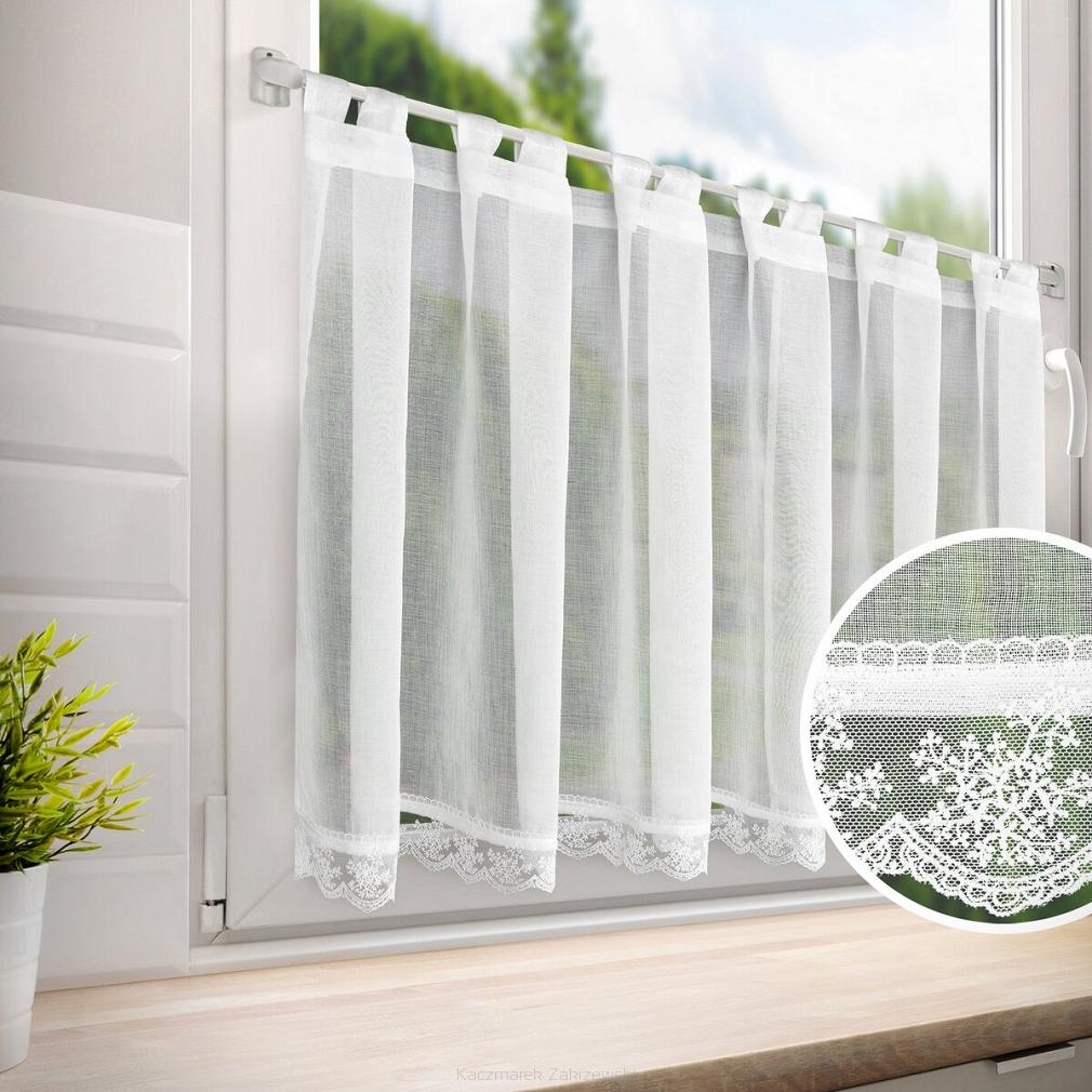 Zazdrostka firana gotowa na szelkach SUZAN 150x70 Eurofirany biała zdobiona subtelną koronką na dole