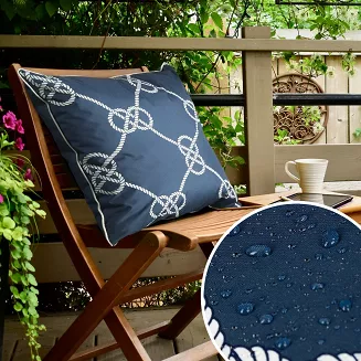 Poszewka dekoracyjna wodoodporna GARDEN 45x45 Eurofirany granatowa w stylu marynistycznym