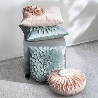 Poszewka dekoracyjna FLORES1 30x50 Eurofirany pudrowa kwiaty róże 3D