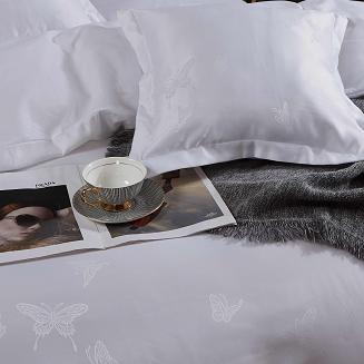 Pościel atłasowa z haftem 200x220 ekskluzywna biała motyle