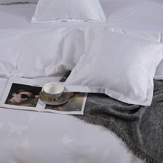 Pościel atłasowa z haftem 200x220 ekskluzywna biała motyle