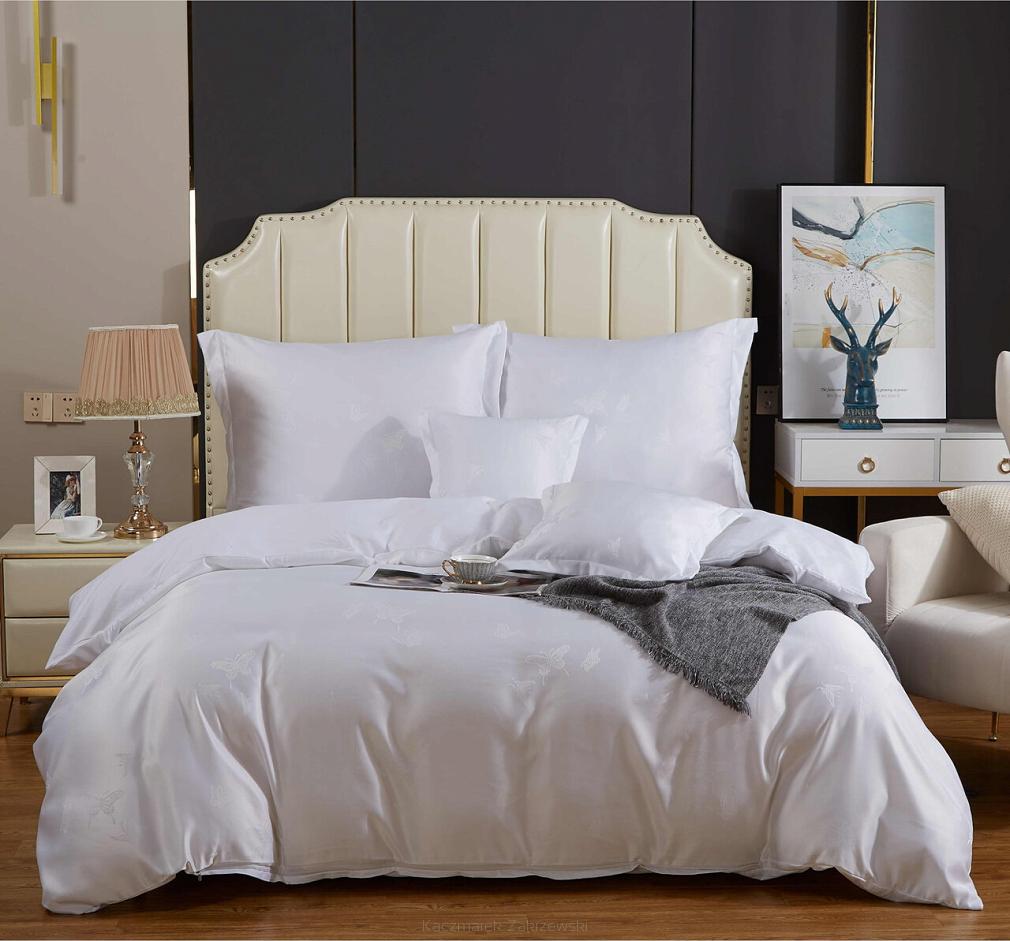 Pościel atłasowa haftowana 200x220 ekskluzywna biała motyle AT017