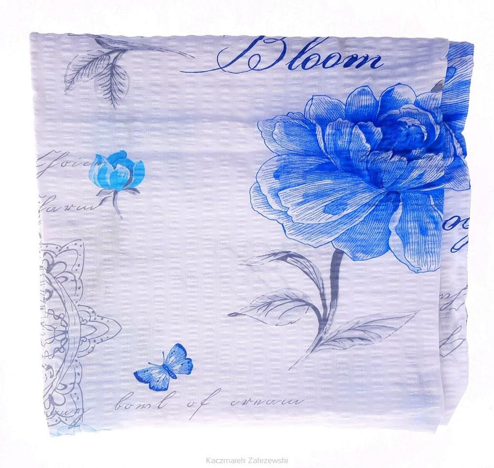 Poszewka z kory 70x80 wzór niebieskie kwiaty na białym tle