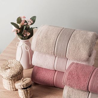 Ręcznik bawełniany NAOMI 70x140 różowy bordiurą w trójwymiarowe paski
