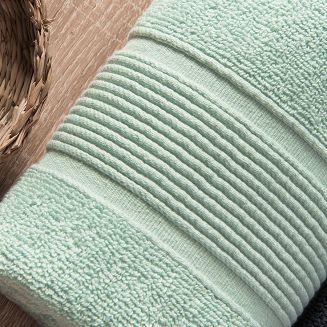 Ręcznik bawełniany NAOMI 70x140 miętowy z bordiurą w trójwymiarowe paski