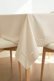 Beżowy Obrus z Mereżką 140x220 CLASSY