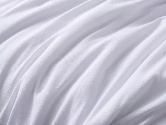 Narzuta dekoracyjna fakturowana Dotta 140x200 biała z haftem kropek