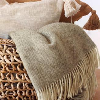 Koc wełniany z frędzlami 140x200 JODEŁKA wełna nowozelandzka beżowy