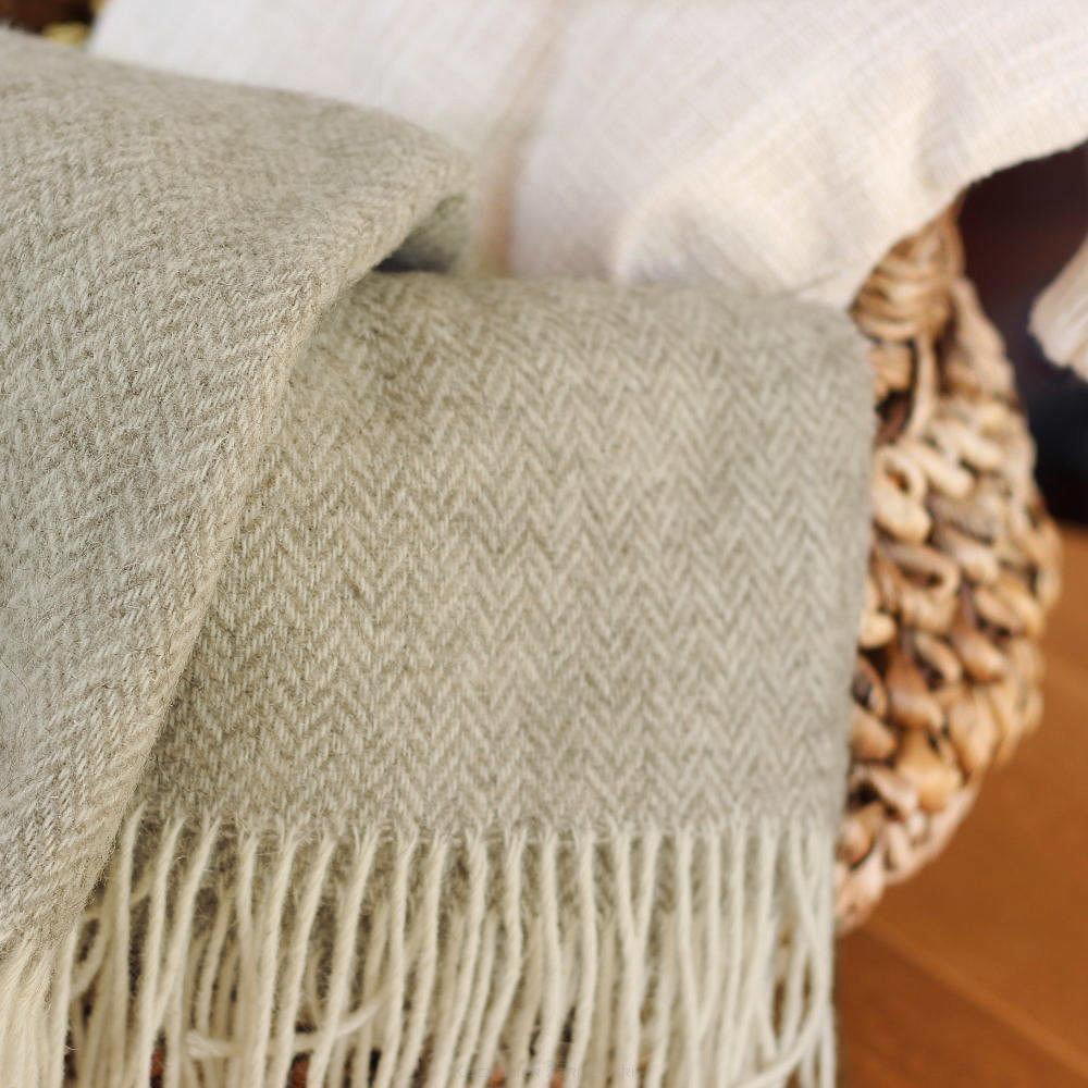 Koc wełniany z frędzlami 140x200 JODEŁKA wełna nowozelandzka beżowy