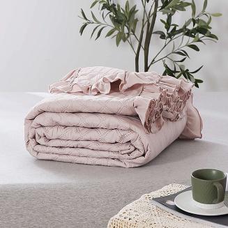 Narzuta dekoracyjna RUFFY 140x200 pikowana z falbanką pudrowa