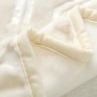 Koc akrylowy na fotel tłoczony VITO 200x220 geometryczny wzór kremowy