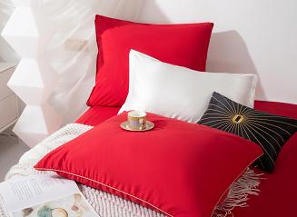 Pościel Queen 220x200 czerwona ze złotą lamówką bizą