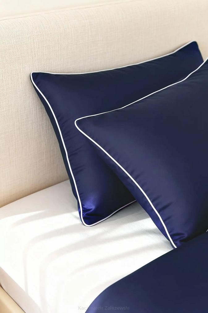 Poszewka bambusowa 40x60 granatowa z białą bizą