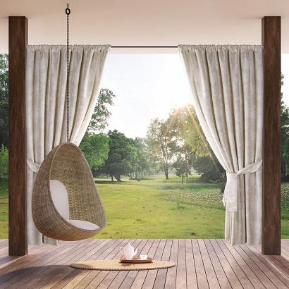 Zasłona gotowa na tunelu wodoodporna  GARDEN 155x200 ogrodowa pudrowa w kremowe kwiaty