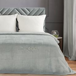 Koc Pierre Cardin CLARA1 160x220 Pierre Cardin Eurofirany srebrny puszysty i ciepły haftowane logo