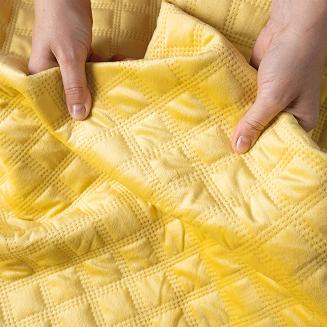 Narzuta dekoracyjna VELVI 170x210 pikowana w geometryczny wzór żółta