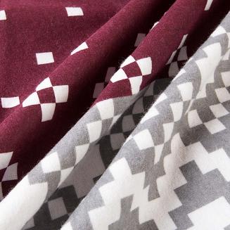 Pościel flanelowa FLANELOVE 220x200 biała bordowa w renifery i groszki