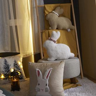 Poduszka dekoracyjna wielkanocna Królik z Bukli 37x37 Easter Bunny beżowa