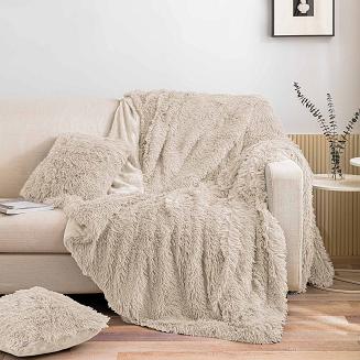 Koc narzuta na łóżko YETI 150x200 włochacz o strukturze futra jasnobeżowy