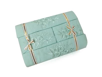 Pościel haftowana z prześcieradłem 200x220 seledynowa