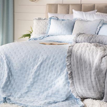 Narzuta dekoracyjna z falbaną WERONA 220x240 baby blue